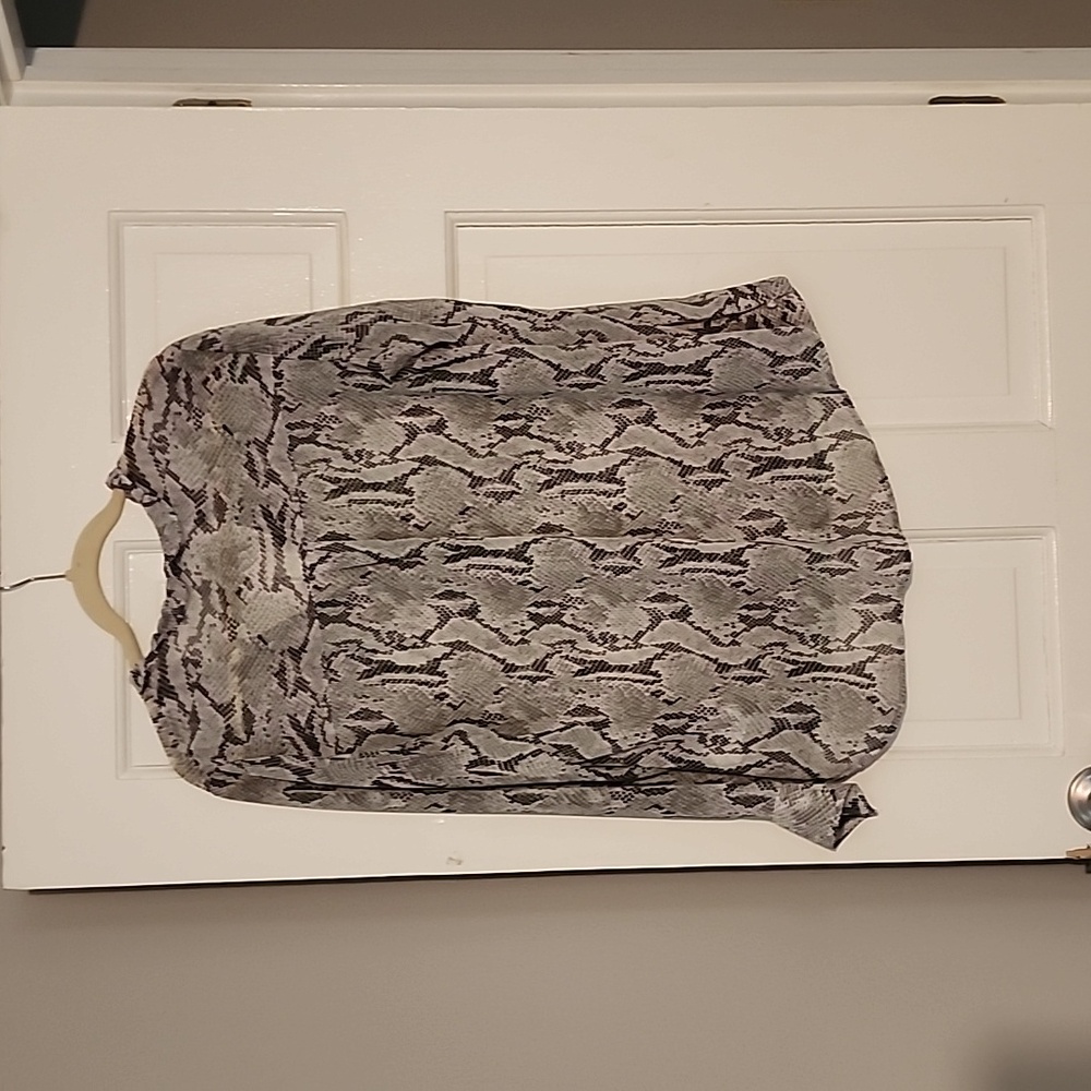 Express Button Down Blouse - Picture 5 of 5